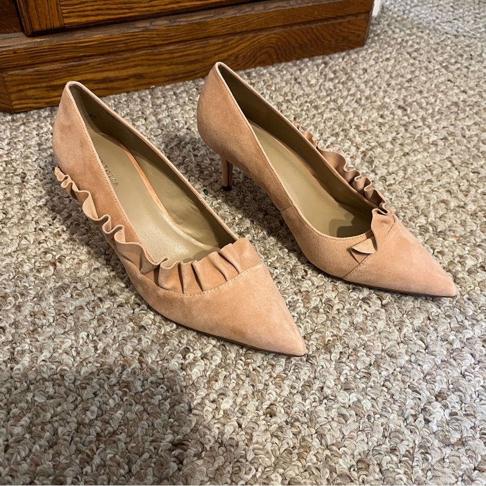 Ann Taylor rose pink suede kitten heel pumps